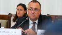 И министърът на регионалното развитие проверява АПИ заради бонусите 