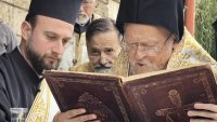 Вярващи викали "Анатема" на Вартоломей в Рилския манастир ВИДЕО