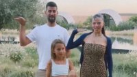 Случайна среща: Джокович потанцува с Дара на Bangaranga в Гърция ВИДЕО