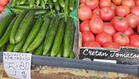 Български домати и краставици ще има още месец на пазара