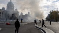 Стрелба и пожар пред парламента в Белград