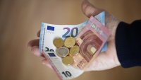 Закопчаха двама служители на НАП за рекет в Черноморец