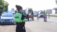 Полицията излиза на пътя за голямото завръщане