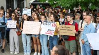 Студенти протестираха пред СУ: Образованието е право, а не привилегия