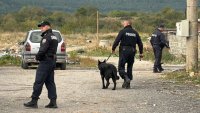Гневни роднини на починал мъж нападнаха къщата на наркодилър
