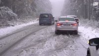 Снегът пак ни изненада: Коли с летни гуми закъсаха на Петрохан