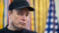 Бой в Белия дом: Мъск се нахвърлил "като ръгбист" върху министъра на финасите на САЩ