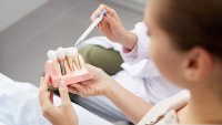 Зъбни импланти: как протича поставянето стъпка по стъпка? 