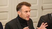 Рейтингът на Макрон спадна до 16 процента
