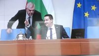 Божанков се шегува от трибуната на НС, седна на председателското място