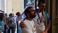 Напрежение в Рим след като 1000 ЛГБТ католици преминаха през Светата врата на "Свети Петър"