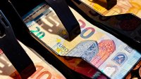България остава на дъното в ЕС по заплати
