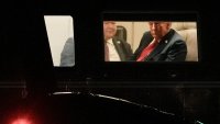 Мъск и Тръмп си стиснаха ръцете на погребението на Чарли Кърк