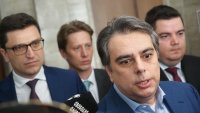 Асен Василев отговори на Борисов: Иска да спечели служебно Варна и София