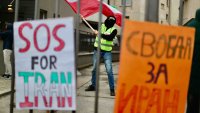 Протест в София в подкрепа на антиправителствените демонстрации в Иран СНИМКИ