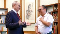 Китайчето, с което Путин се снима през 2000 г.: Изобщо не сте се променил! 
