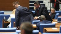 Парламентът отложи либерализацията на тока за бита