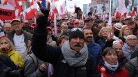 Хиляди излязоха на протест във Варшава