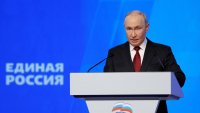 Путин обеща победа в Украйна, Медведев нарече напусналите Русия "хлебарки"