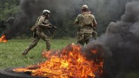 Краят на "златния час": Военните медици се подготвят за бойно поле без бърза евакуация
