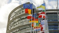 69% от младите в РСМ искат в ЕС, едва 33% в Сърбия