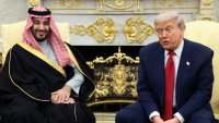 Журналисти в Белия дом питат саудитския принц за убийството на Хашоги, Тръмп го защити