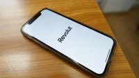 Данни на клиенти на Revolut попаднаха при хакери