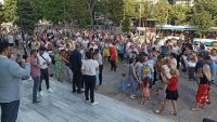 Граждани на Варна протестират в подкрепа на кмета Благомир Коцев