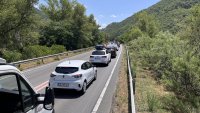 Тапа към Гърция: На входа на Кресна се е образувала колона 