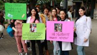 Живот с 1200 лева: Медиците отново излязоха на протест