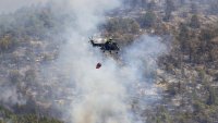 Хеликоптер Ми-17 от състава на ВВС и днес участва в гасенето на пожара в Рила