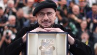 В кадър: Кан изненада Джон Траволта с почетна "Златна палма"