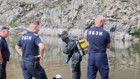 Цяла нощ спасители ще дежурят покрай р. Струма в търсене на второто дете