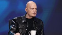 Слави Трифонов атакува Божанков: Раздава морал, а бяга от полицията