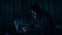  Пандизчия хакер проникнал в базата данни на затвора и променял присъди