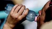 Важно в горещините: 5 грешки, които допускаме при пиенето на вода