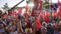 Кметът на София Терзиев на митинг на опозиционната НРП в Истанбул