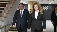 Чуждестранните медии: Йотова води на първия тур, Гюров я следва плътно