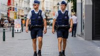 Полицаите в Белгия по къси гащи заради жегата