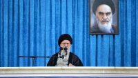  Притиснат в ъгъла, аятолах Хаменей е изправен пред невъзможен избор
