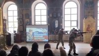 Тийнейджъри с автомати организираха военно шоу в храм край Москва ВИДЕО