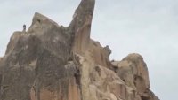 Скално образувание се срути в Кападокия, двама са загинали (ВИДЕО)