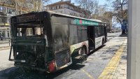Автобус пламна и изгоря на пловдивска спирка