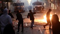 Кървава ескалация на протестите в Албания: студенти палят, искат оставката на Рама