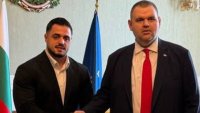 След скандала: Карлос Насар на крака при Пеевски