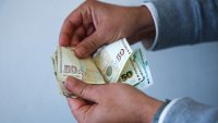 Българите привикват да живеят с кредит, пада възрастта на просрочилите