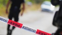 В Пернишко: Мъж наби жена си и сина си, момчето е със счупен пръст
