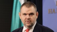 Пеевски към премиера: Радев е върхът на олигархията