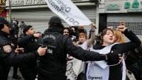 Над 400 задържани в Истанбул при сблъсъци с полицията на 1 май