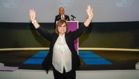 Нинова удари по кабинета заради студентските такси: Иска да ни опростачва!